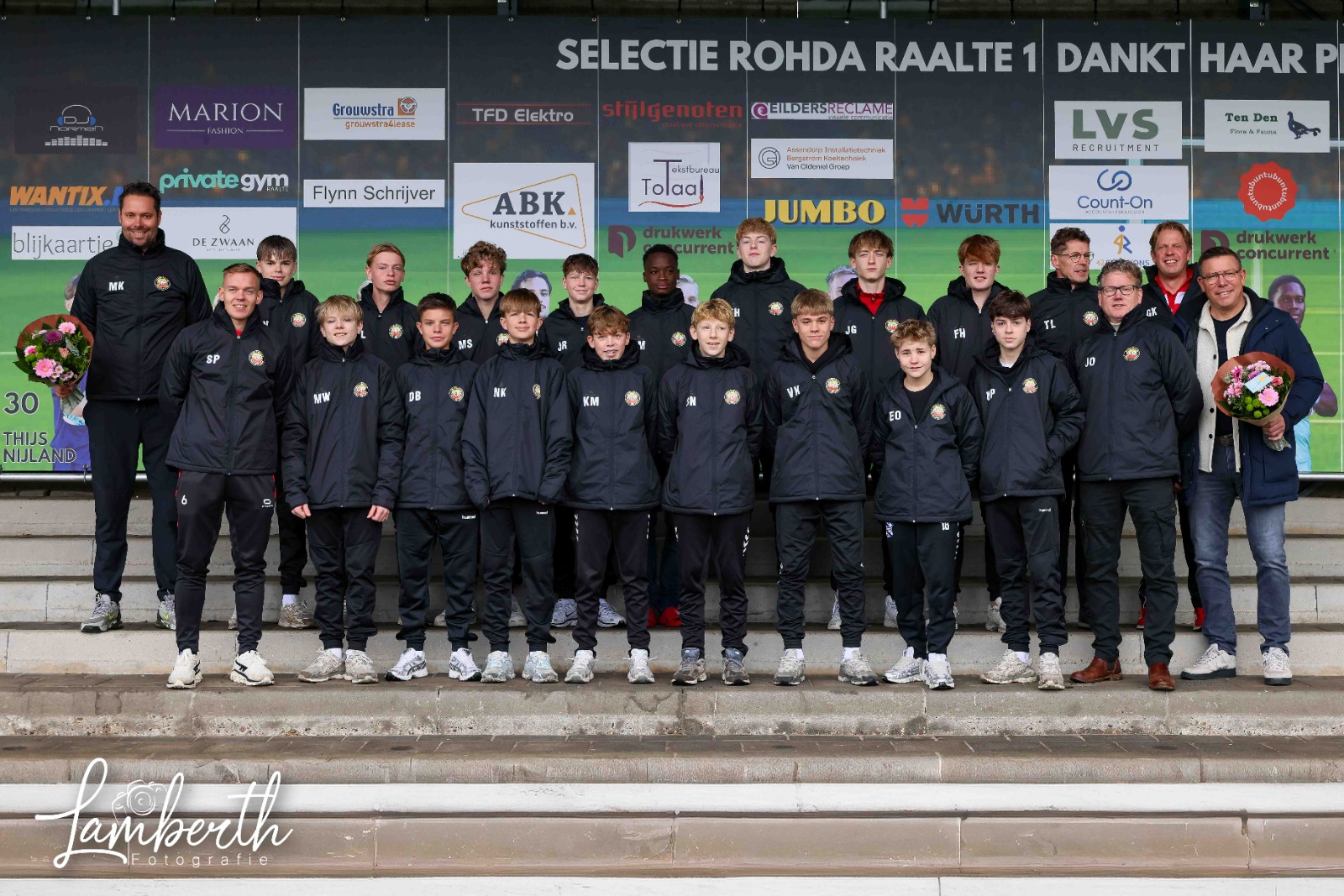 ROHDA Raalte O15-1 dankt sponsoren Umami Taste en Koopman Infra